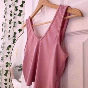 pink v neck crop top